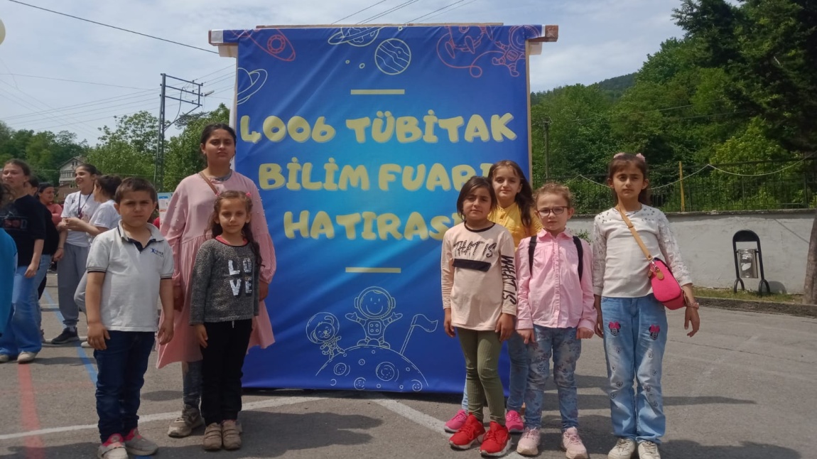 Doğanyurt Yatılı Bölge Ortaokulu ve Doğanyurt İmam Hatip Ortaokulu tarafından düzenlenen TÜBİTAK 4006 Bilim Fuarı